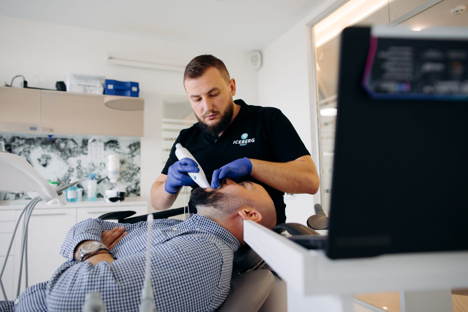 We invest in the up-to-the-minute technologies and equipment in order to provide you with precise and efficient treatment.